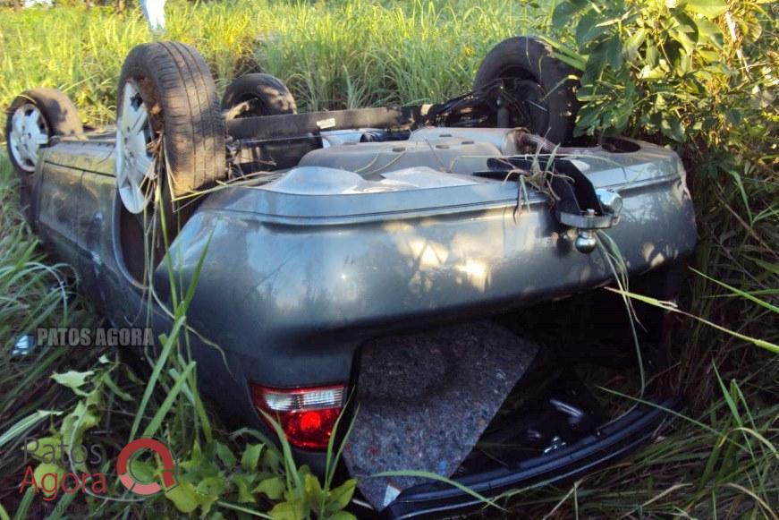 Motorista se descuida na MG-410, carro capota e esposa e filha ficam feridas | Patos Agora - A notícia no seu tempo - https://patosagora.net