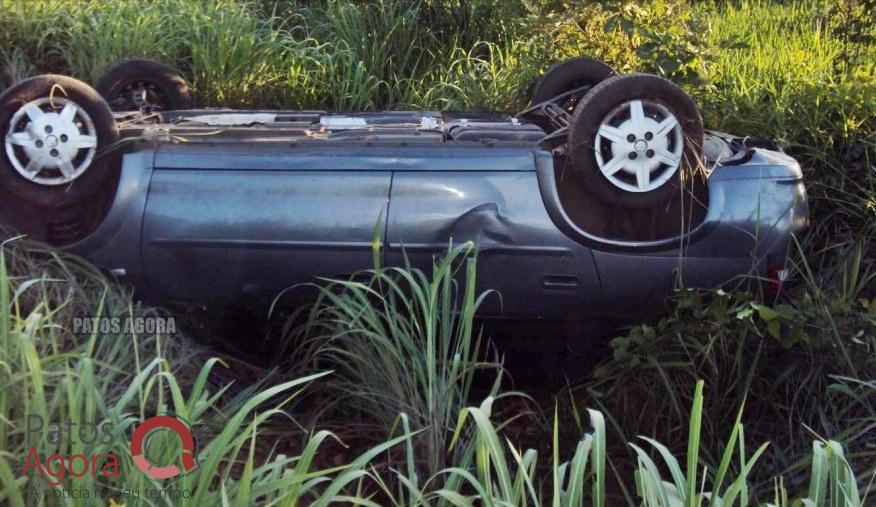 Motorista se descuida na MG-410, carro capota e esposa e filha ficam feridas | Patos Agora - A notícia no seu tempo - https://patosagora.net