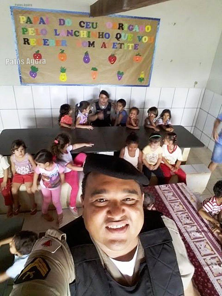Policiais de Lagoa Formosa fazem doação de brinquedos em creche | Patos Agora - A notícia no seu tempo - https://patosagora.net