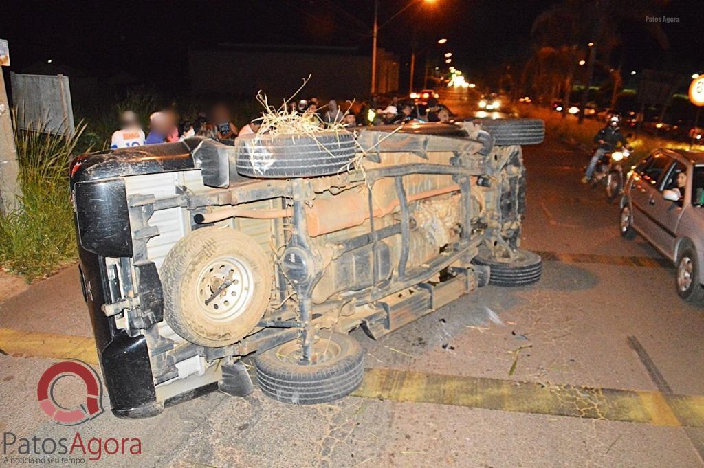 Motorista perde controle de caminhonete e tomba na Avenida Marabá | Patos Agora - A notícia no seu tempo - https://patosagora.net