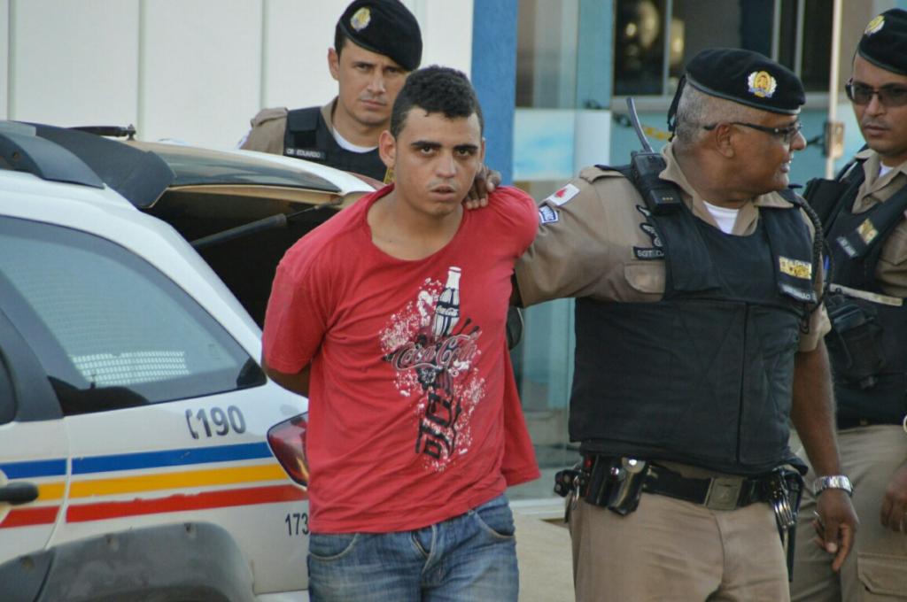 Bandidos levam pochete com mais de 4500 reais mas  acabam presos pela policia militar  | Patos Agora - A notícia no seu tempo - https://patosagora.net
