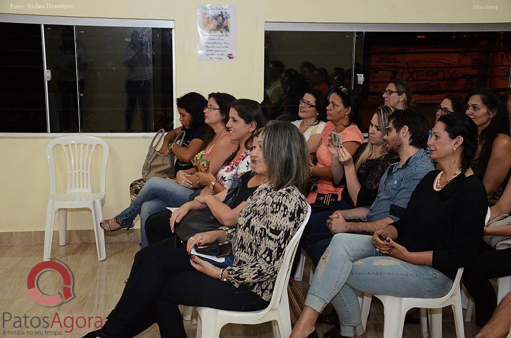 Comemoração do  Dia das Mães CCAA Idiomas - Patos de Minas, emociona os pais  | Patos Agora - A notícia no seu tempo - https://patosagora.net