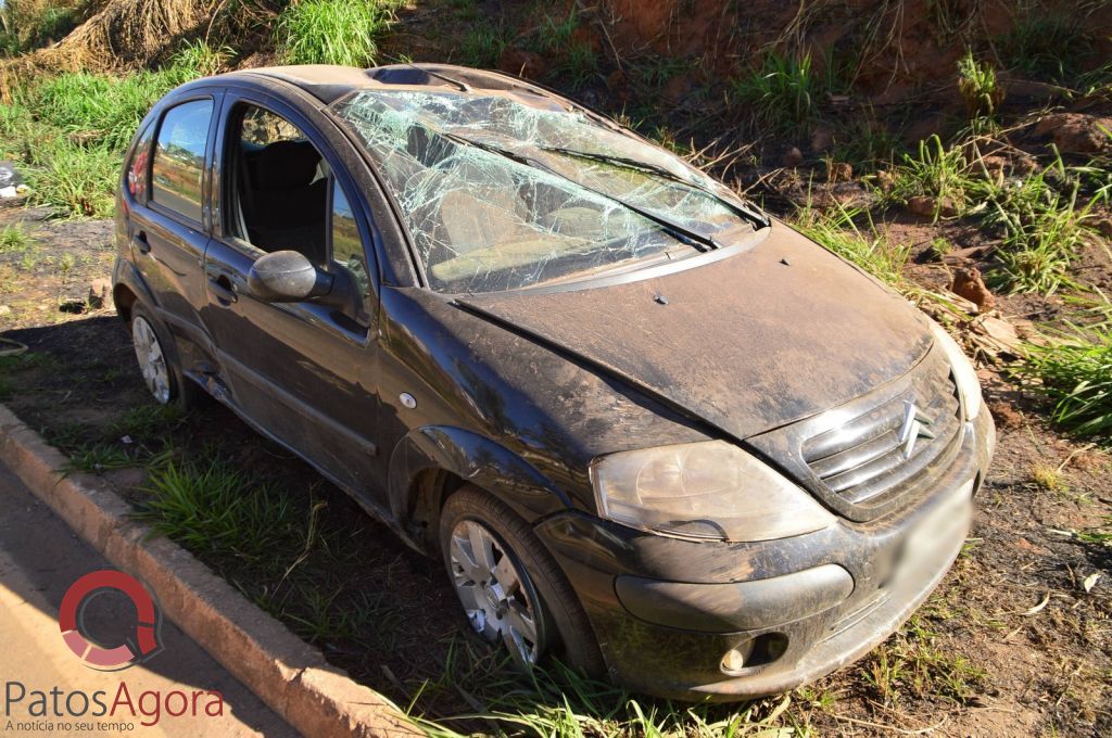 Pneu de carro fura, motorista perde o controle e capota na Avenida Fátima Porto | Patos Agora - A notícia no seu tempo - https://patosagora.net