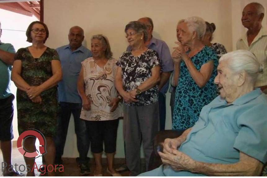 Com 105 anos Dona Sílvia comemora aniversário em Patos de Minas  | Patos Agora - A notícia no seu tempo - https://patosagora.net
