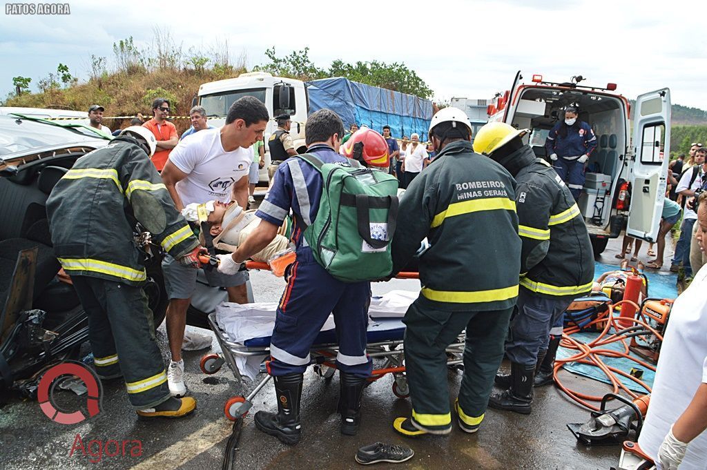Investigador da PC fica ferido na BR-354 após viatura colidir contra caminhão | Patos Agora - A notícia no seu tempo - https://patosagora.net