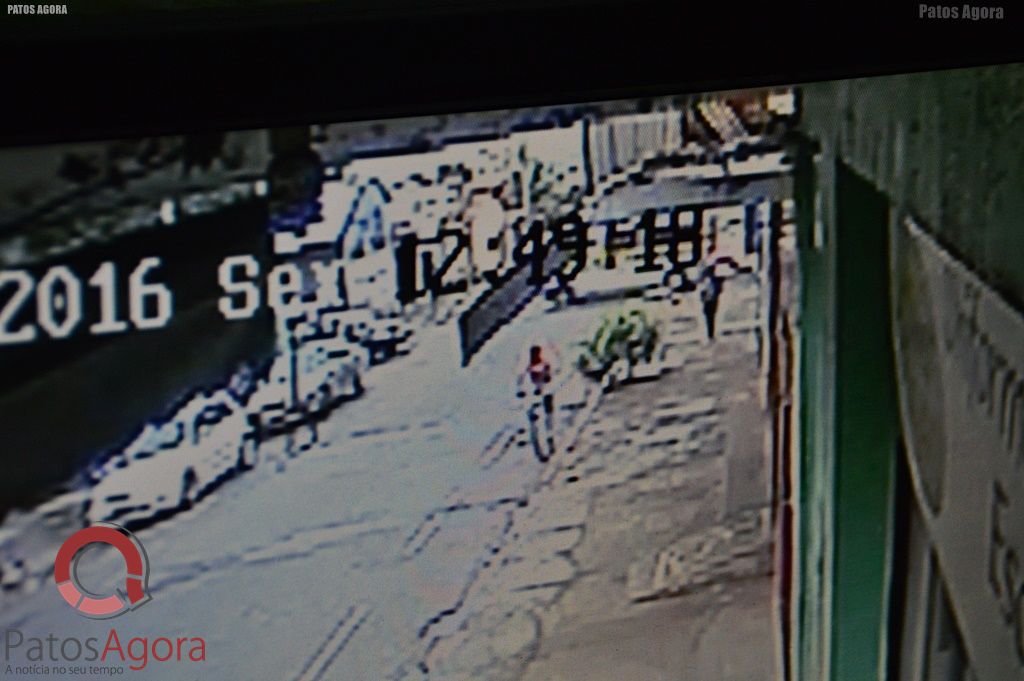 Câmera flagra acidente entre carro e motoneta em Patos de Minas | Patos Agora - A notícia no seu tempo - https://patosagora.net
