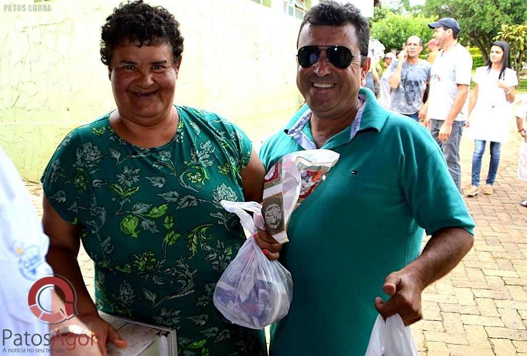 Jipe Clube Patos de Minas realiza entrega de presentes na Vila Padre Alaor | Patos Agora - A notícia no seu tempo - https://patosagora.net