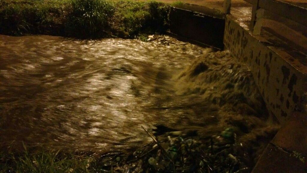 Chuva forte causa vários pontos de alagamento em Patos de Minas  | Patos Agora - A notícia no seu tempo - https://patosagora.net