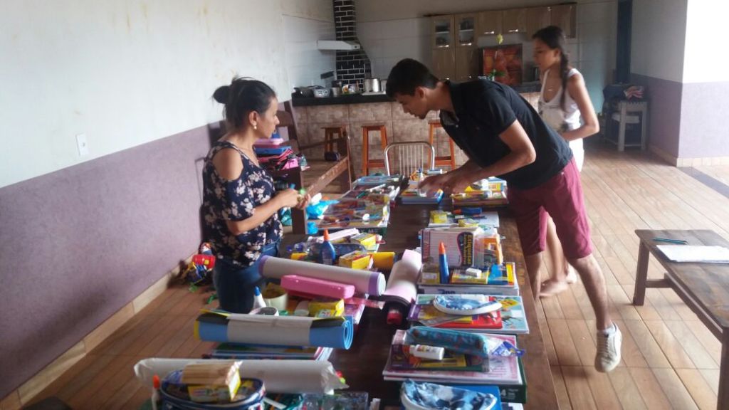 Lagoa Formosa: Crianças carentes da rede municipal de ensino recebem doações de material escolar | Patos Agora - A notícia no seu tempo - https://patosagora.net