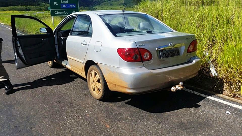 Carro furtado em Patos de Minas é localizado na LMG-743 próximo de Pindaíbas | Patos Agora - A notícia no seu tempo - https://patosagora.net