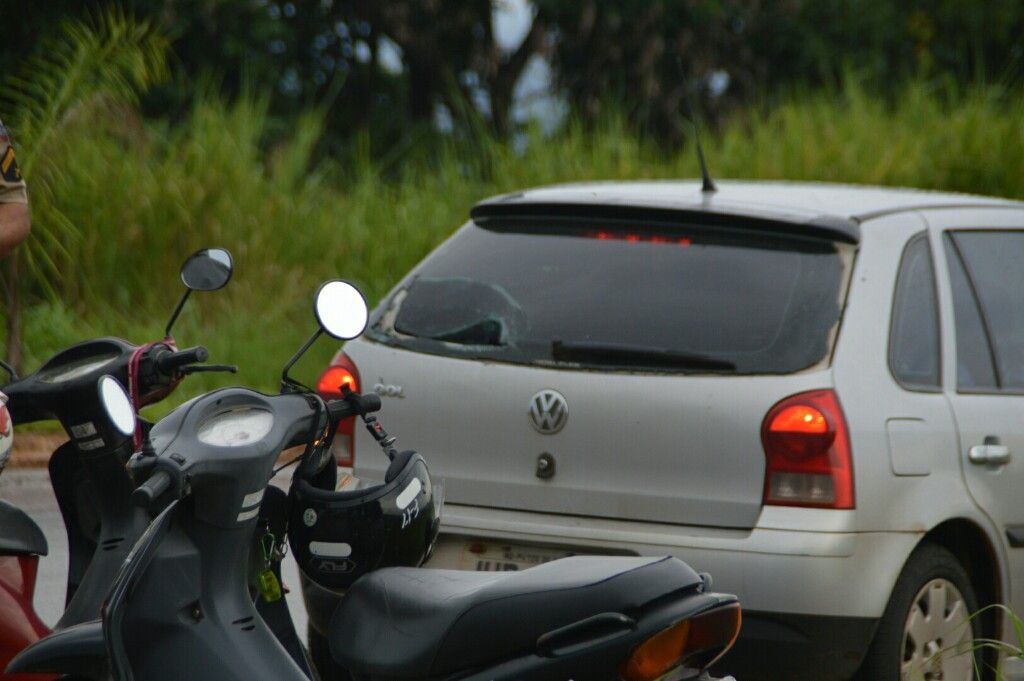 Motorista perde controle de carro e sai fora da pista na Avenida Marabá  | Patos Agora - A notícia no seu tempo - https://patosagora.net