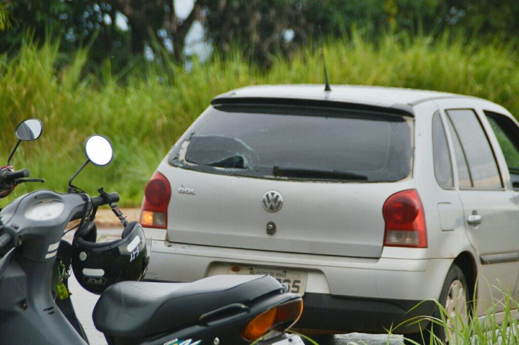 Motorista perde controle de carro e sai fora da pista na Avenida Marabá  | Patos Agora - A notícia no seu tempo - https://patosagora.net