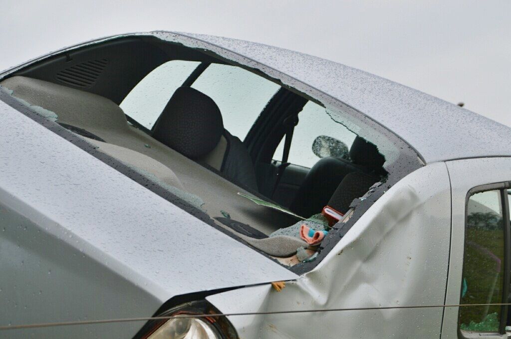 Motorista perde controle de carro e sai fora da pista na Avenida Marabá  | Patos Agora - A notícia no seu tempo - https://patosagora.net