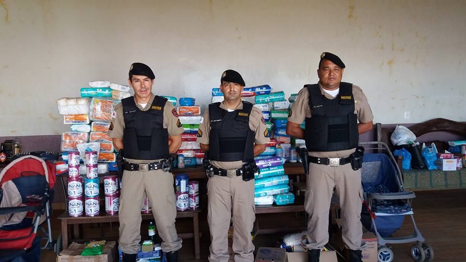 Lagoa Formosa: Policiais militares entregam doações aos gêmeos que ficaram órfãos | Patos Agora - A notícia no seu tempo - https://patosagora.net