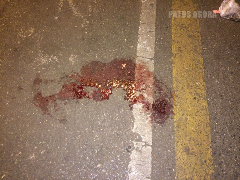 Ciclista fica ferido ao bater em traseira de carretinha na Rua Olegário Maciel  | Patos Agora - A notícia no seu tempo - https://patosagora.net