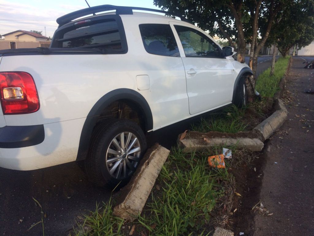 Grave acidente deixa motociclista ferido na Avenida Lucy Mesquita no bairro Guanabara | Patos Agora - A notícia no seu tempo - https://patosagora.net