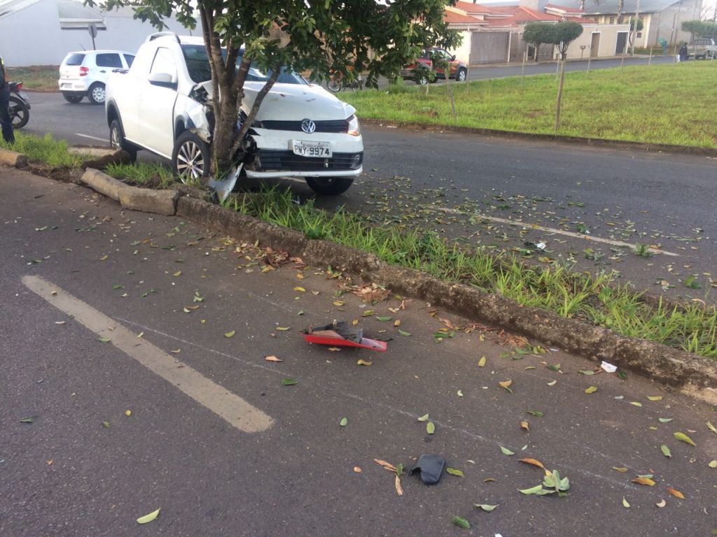 Grave acidente deixa motociclista ferido na Avenida Lucy Mesquita no bairro Guanabara | Patos Agora - A notícia no seu tempo - https://patosagora.net