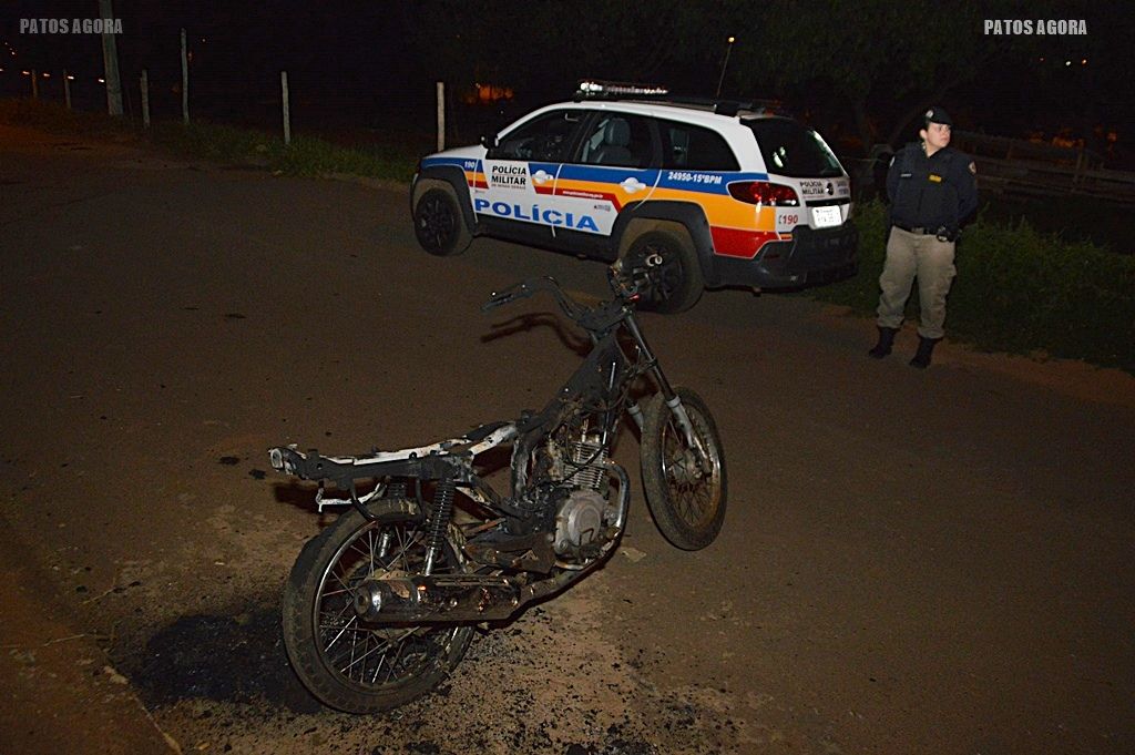 Motocicleta é encontrada completamente queimada no bairro Jardim Esperança | Patos Agora - A notícia no seu tempo - https://patosagora.net