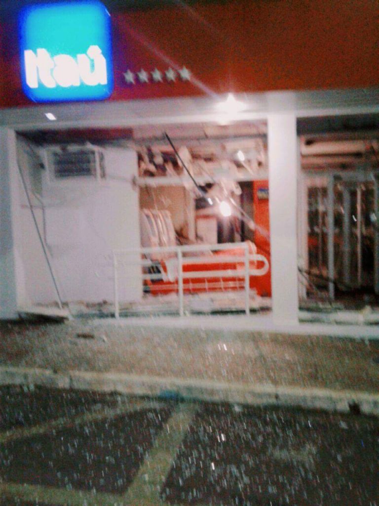 Bandidos explodem caixas  eletrônicos de agências bancárias de Vazante | Patos Agora - A notícia no seu tempo - https://patosagora.net