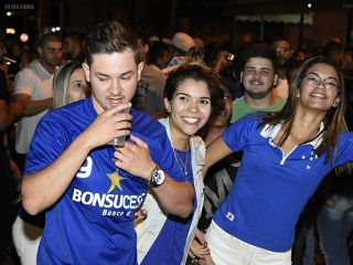 Patenses comemoram título do Cruzeiro na Copa do Brasil pelas ruas da cidade | Patos Agora - A notícia no seu tempo - https://patosagora.net