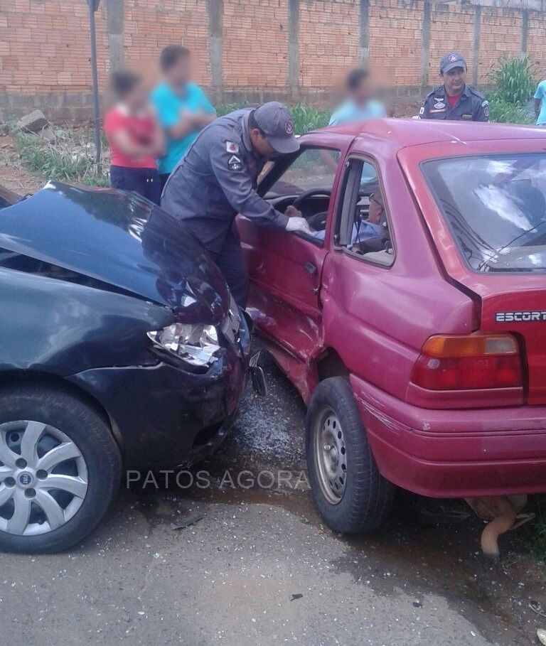 Motorista é socorrido após acidente no bairro Caramuru | Patos Agora - A notícia no seu tempo - https://patosagora.net