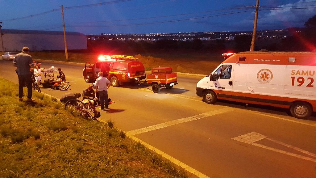 Ciclista é socorrida ao hospital após acidente com motociclista na Avenida JK | Patos Agora - A notícia no seu tempo - https://patosagora.net