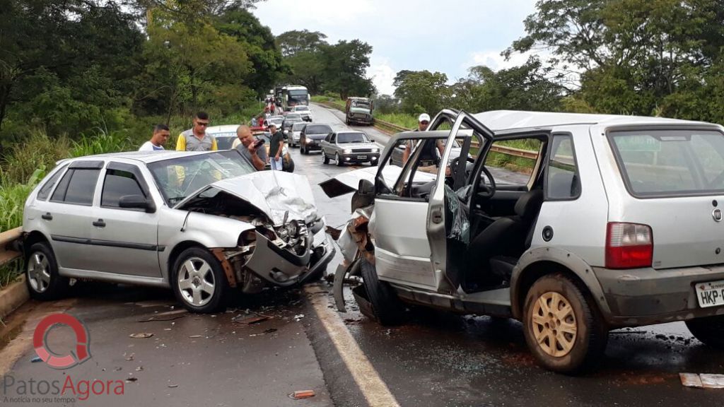 Acidente entre dois veículos deixa sete pessoas feridas na BR-354 próximo de Patos de Minas | Patos Agora - A notícia no seu tempo - https://patosagora.net