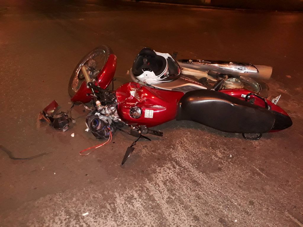 Motociclista fica gravemente ferido após ser atingido por carro que avançou parada obrigatória | Patos Agora - A notícia no seu tempo - https://patosagora.net