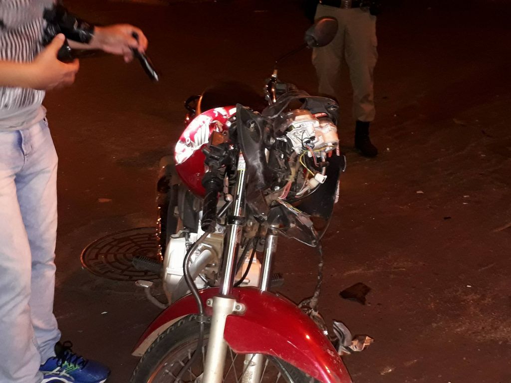 Motociclista fica gravemente ferido após ser atingido por carro que avançou parada obrigatória | Patos Agora - A notícia no seu tempo - https://patosagora.net