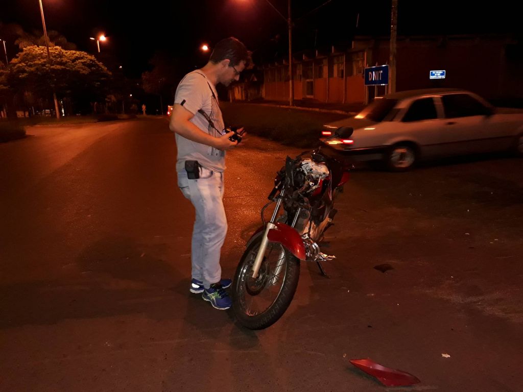 Motociclista fica gravemente ferido após ser atingido por carro que avançou parada obrigatória | Patos Agora - A notícia no seu tempo - https://patosagora.net