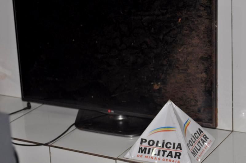 PM localiza um quilo de maconha, munições e vários materiais sem procedência em casa no Bairro Jardim Esperança | Patos Agora - A notícia no seu tempo - https://patosagora.net