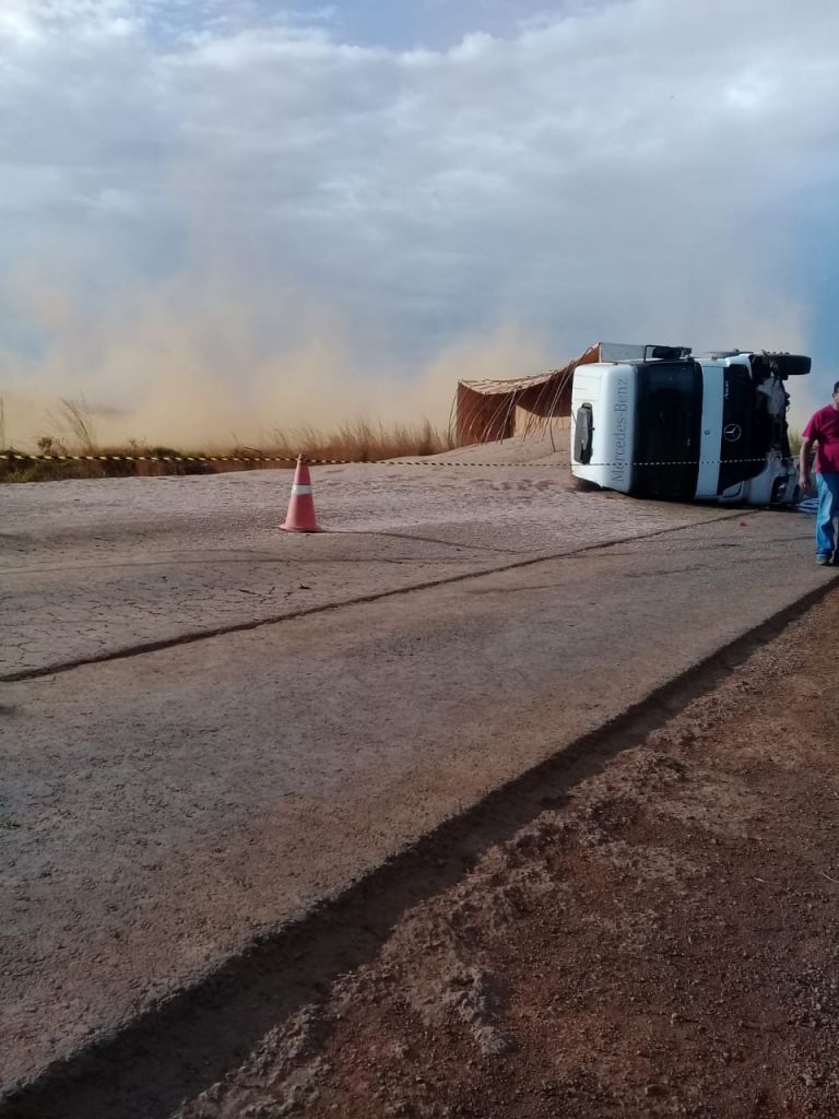 Acidente entre carreta e carro de passeio deixa vítimas fatais na BR-354 próximo de Guarda dos Ferreiros | Patos Agora - A notícia no seu tempo - https://patosagora.net