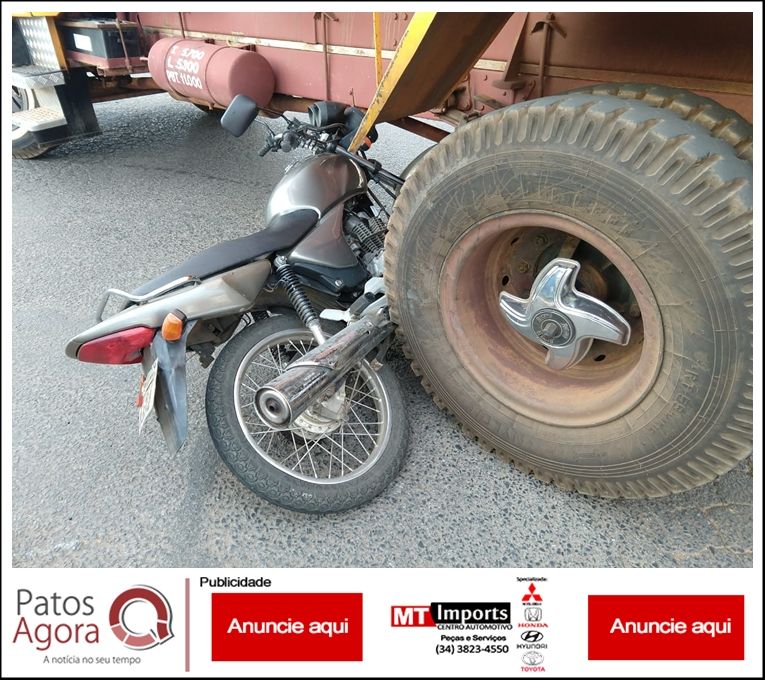 Motociclista de 22 anos é socorrida à UPA após colidir na traseira de caminhão caçamba | Patos Agora - A notícia no seu tempo - https://patosagora.net