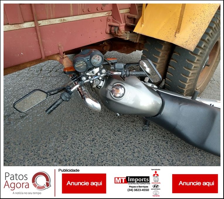 Motociclista de 22 anos é socorrida à UPA após colidir na traseira de caminhão caçamba | Patos Agora - A notícia no seu tempo - https://patosagora.net