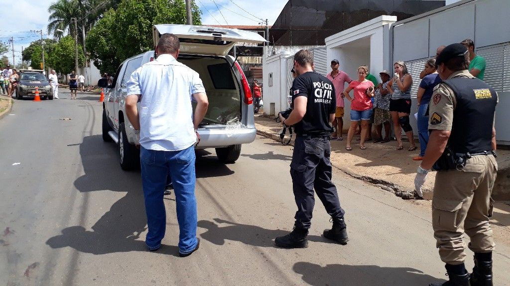 Homem é morto a tiros próximo de escola em Patos de Minas | Patos Agora - A notícia no seu tempo - https://patosagora.net