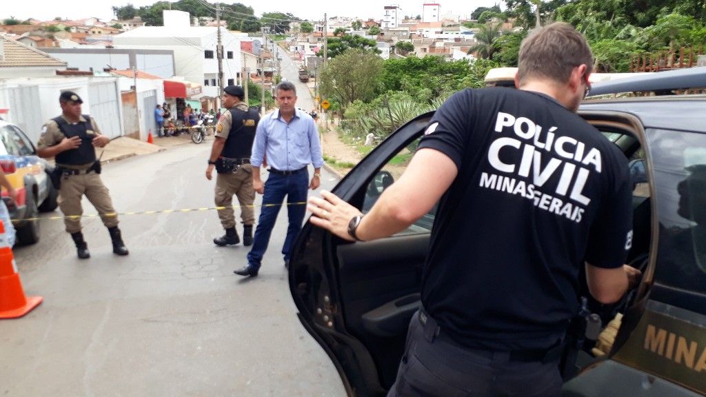 Homem é morto a tiros próximo de escola em Patos de Minas | Patos Agora - A notícia no seu tempo - https://patosagora.net