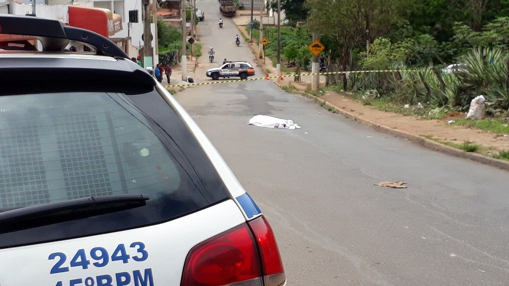 Homem é morto a tiros próximo de escola em Patos de Minas | Patos Agora - A notícia no seu tempo - https://patosagora.net