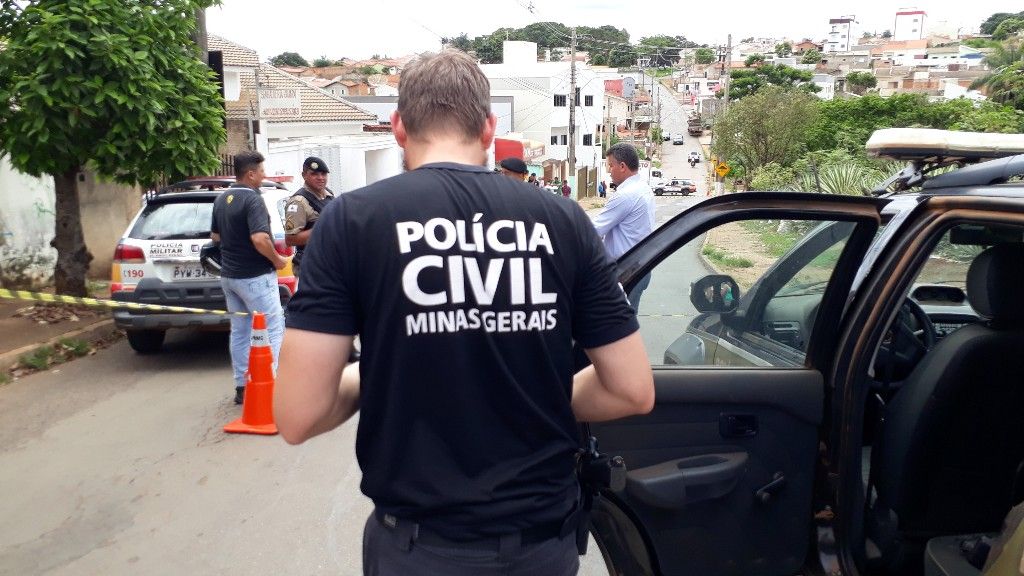 Homem é morto a tiros próximo de escola em Patos de Minas | Patos Agora - A notícia no seu tempo - https://patosagora.net