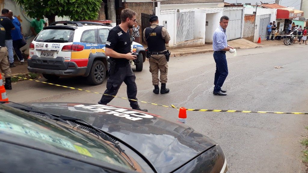 Homem é morto a tiros próximo de escola em Patos de Minas | Patos Agora - A notícia no seu tempo - https://patosagora.net