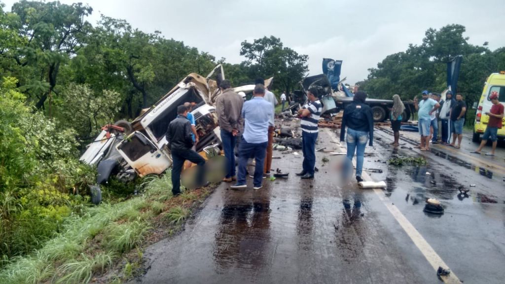 Motorista patense morre em colisão entre caminhão e uma carreta na BR-040 | Patos Agora - A notícia no seu tempo - https://patosagora.net