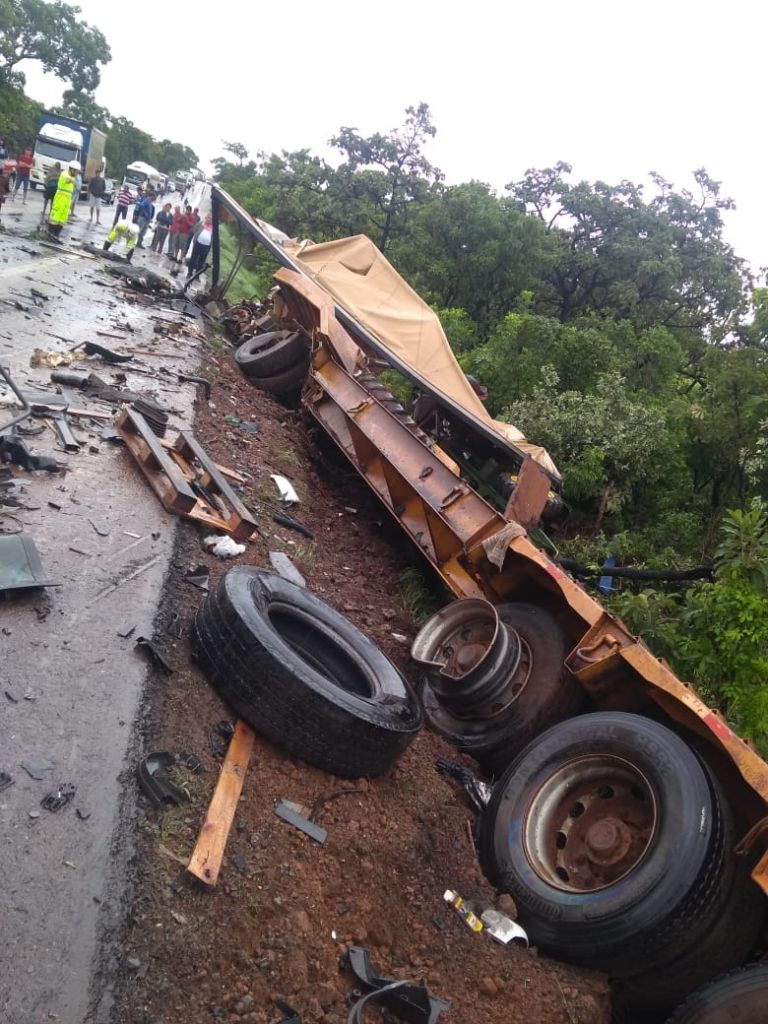 Motorista patense morre em colisão entre caminhão e uma carreta na BR-040 | Patos Agora - A notícia no seu tempo - https://patosagora.net