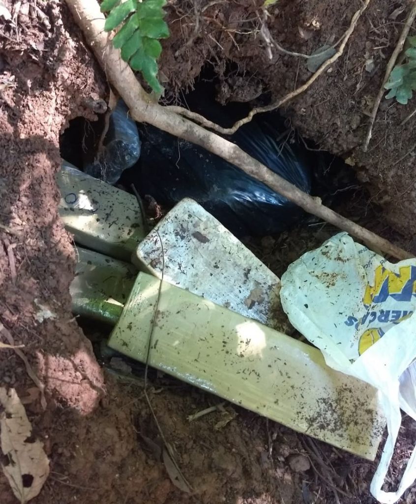 PM localiza muita droga na beira do Rio Paranaíba no bairro Nossa Senhora Aparecida | Patos Agora - A notícia no seu tempo - https://patosagora.net