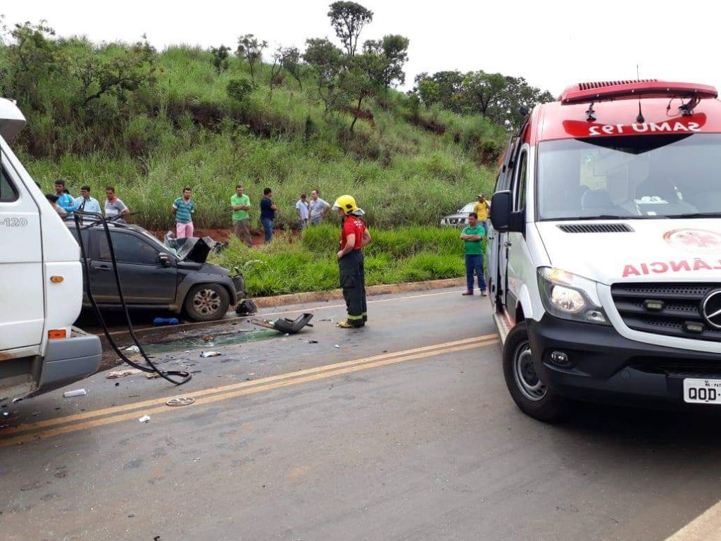 Motorista é socorrido gravemente ferido após colisão entre três veículos na MGC-354 | Patos Agora - A notícia no seu tempo - https://patosagora.net
