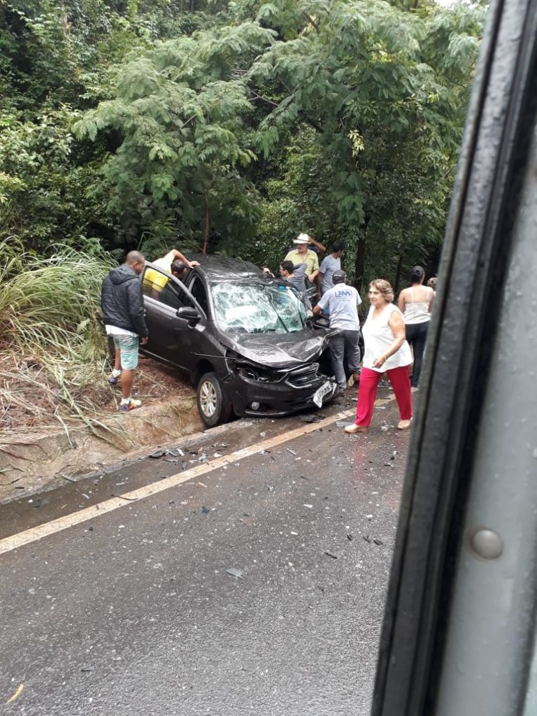 Prefeito de Vazante se envolve em acidente de carro na curva do Indaiazinho na MGC-354 | Patos Agora - A notícia no seu tempo - https://patosagora.net