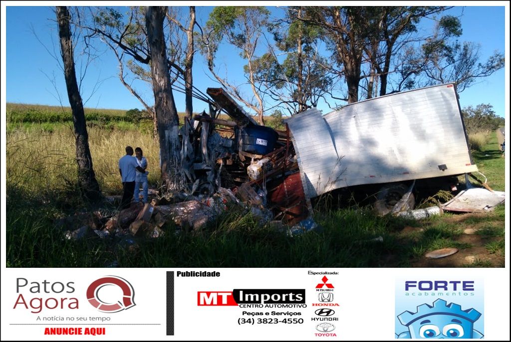 Motorista de caminhão fica preso às ferragens em acidente na BR-354 no município de Carmo do Paranaíba | Patos Agora - A notícia no seu tempo - https://patosagora.net