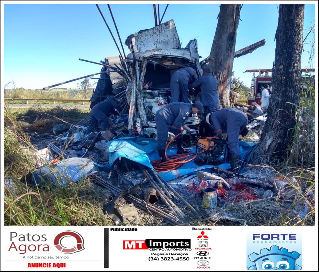 Motorista de caminhão fica preso às ferragens em acidente na BR-354 no município de Carmo do Paranaíba | Patos Agora - A notícia no seu tempo - https://patosagora.net