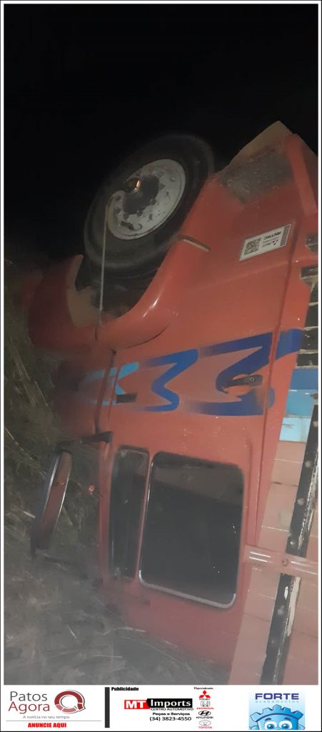 Caminhão tomba após motorista cair na alça de acesso à marginal da BR-365, em Patos de Minas | Patos Agora - A notícia no seu tempo - https://patosagora.net