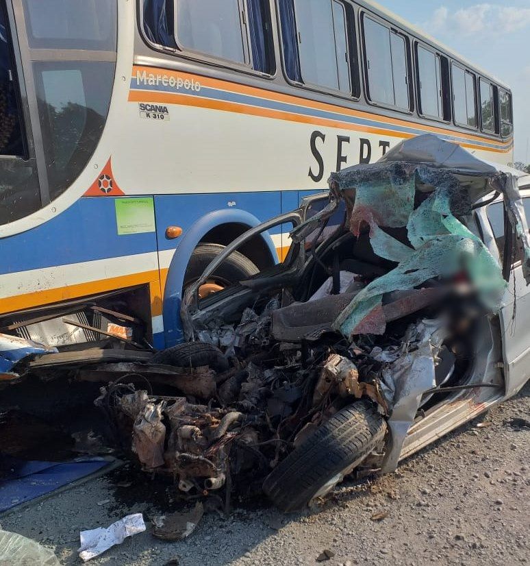 Duas pessoas morreram em um acidente entre carro e um ônibus | Patos Agora - A notícia no seu tempo - https://patosagora.net