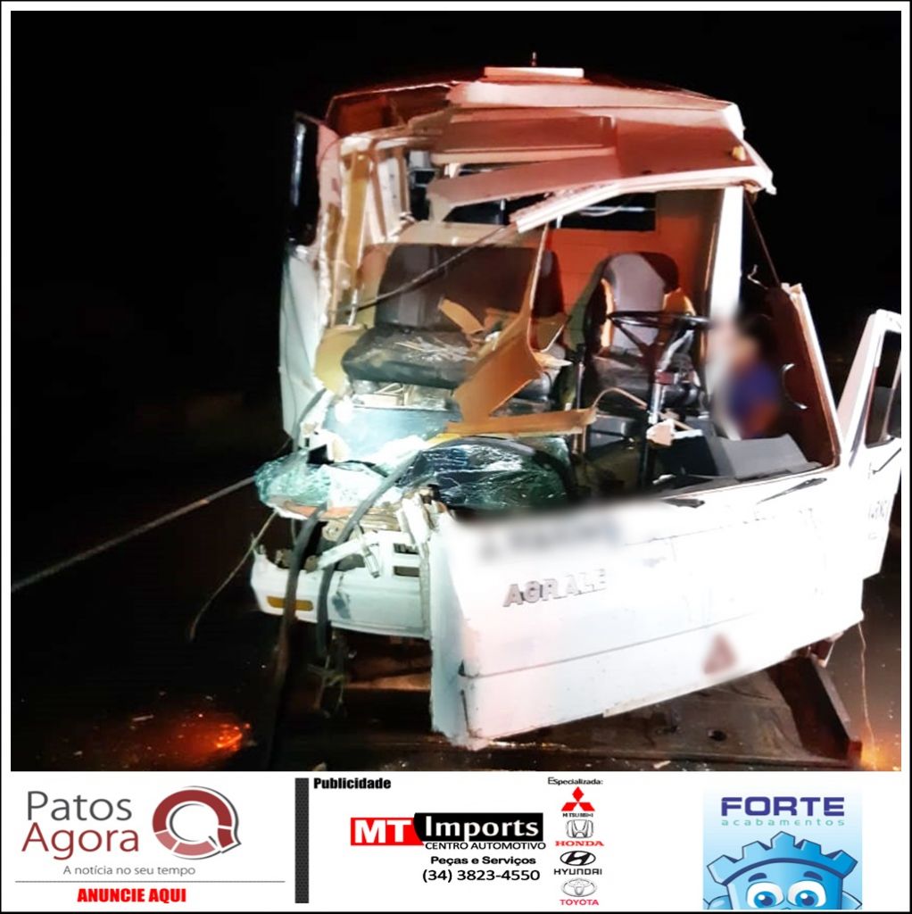 Acidente entre micro-ônibus e caminhão mata uma pessoa e deixa outra em estado grave na BR-365 | Patos Agora - A notícia no seu tempo - https://patosagora.net