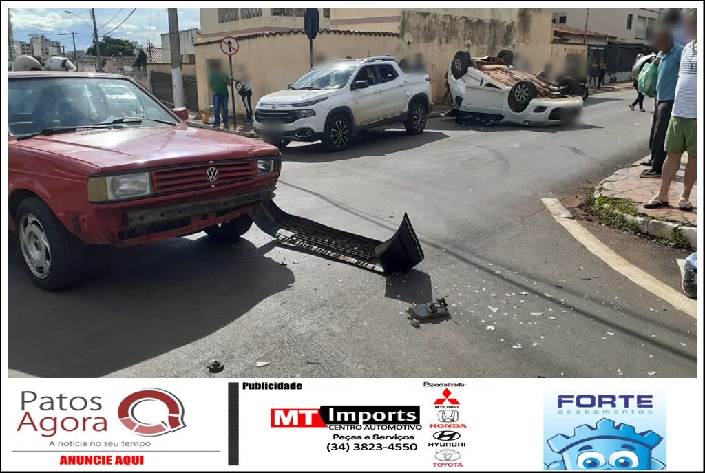 Carro capota em acidente entre três veículos em Patos de Minas | Patos Agora - A notícia no seu tempo - https://patosagora.net
